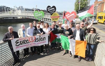 Celebrities and public figures launch the Irish campaign to boycott Eurovision 2019 to be held in Jerusalem Israel at the Ha'penny Bridge in Dublin. 

Photo credit: Niall Carson/PA Wire