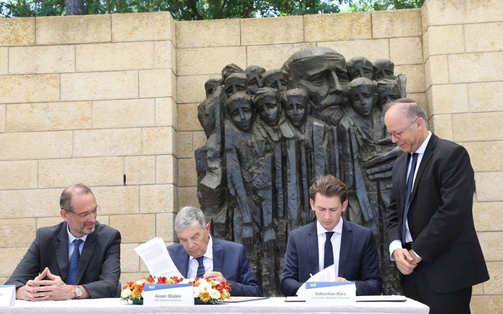 Sebastian Kurz and Yad Vashem's chair Avner Shalev signing the historic agreement in 2018

Credit: @yadvashem on Twittr