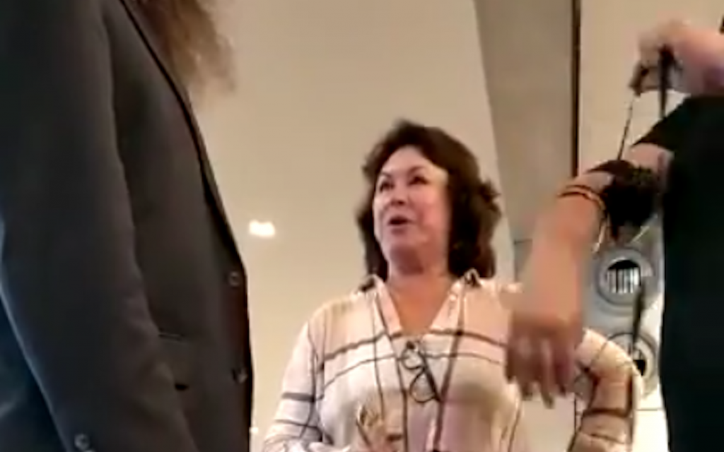 Screenshot of the woman at Ben Gurion ridiculing the Charedi man