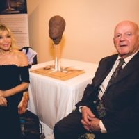 Frances Segelman with Sir Ben Helfgott after having sculpted him

Credit: Yad Vashem UK