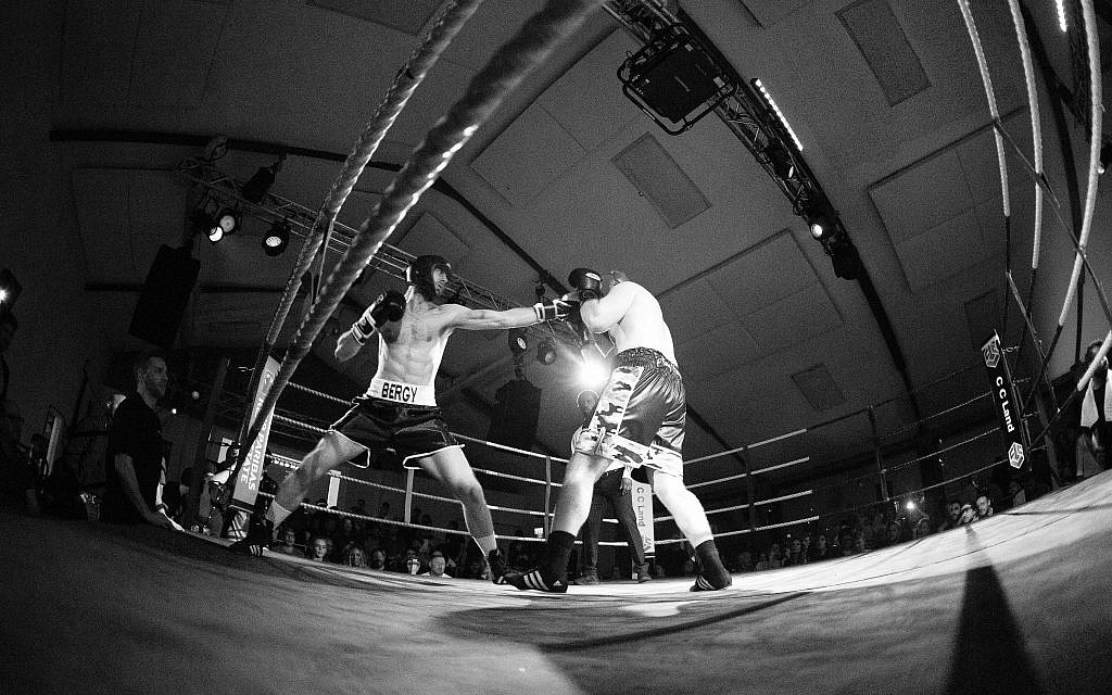 Jewish befriending service JUMP received a £1,000 donation after two friends organised a boxing event