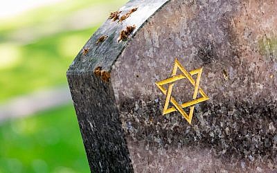 Headstone with a star if David at a cemetery (Thinkstock)