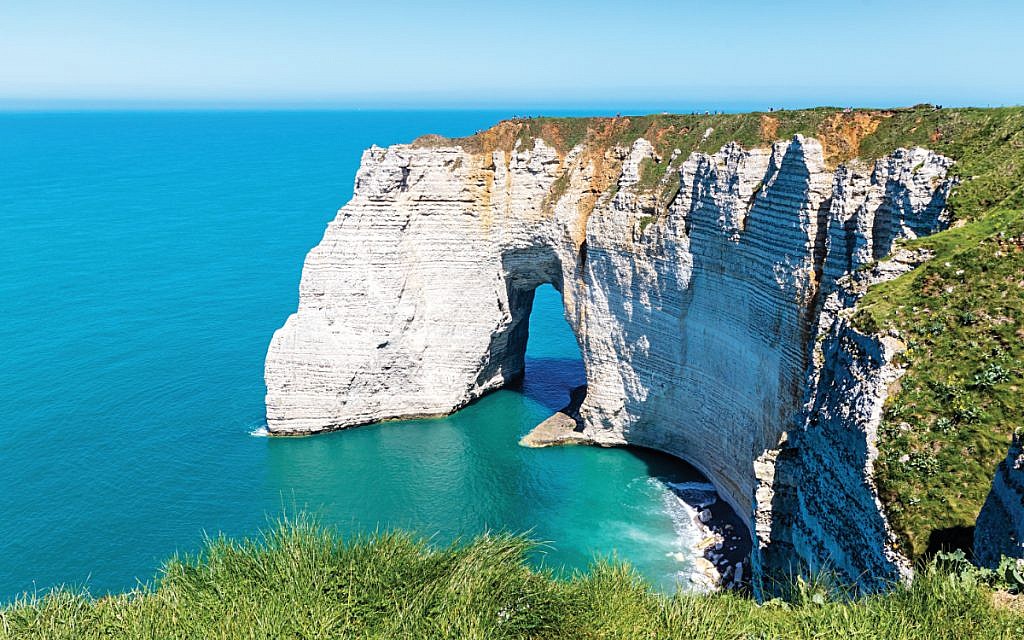 Étretat’s famous cliff formations