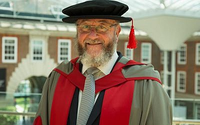 Chief Rabbi Mirvis receiving his honorary doctorate