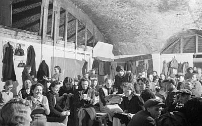 Air-raid shelter in London, 1940