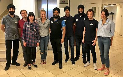 Group shot of Jewish and Sikh volunteers working together
