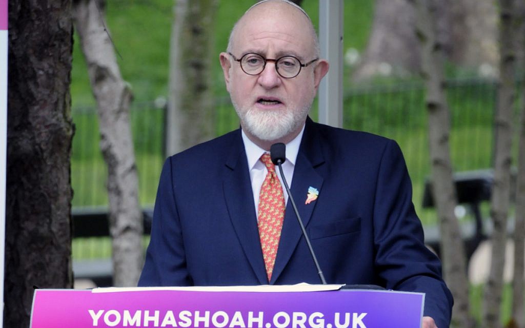 Henry Grunwald hosting the 2018 Yom Hashoa memorial event in Hyde Park. Credit: John Rifkin