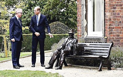 MP Ian Austin and Prince William unveil the statue of Frank Foley