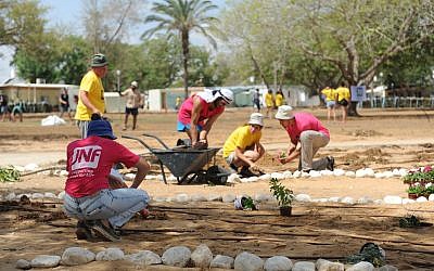 JNF volunteers help renovate the kibbutz