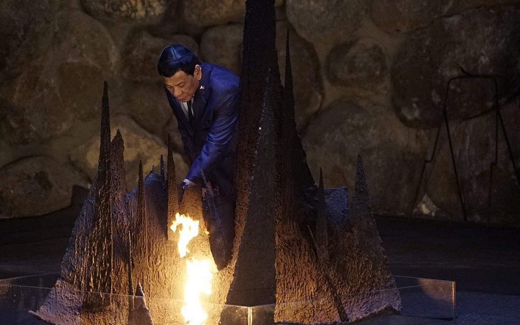 Philippine President Rodrigo Duterte at Yad Vashem (Credit: @pcoogov on Twitter) Philippine President Rodrigo Duterte at Yad Vashem (Credit: @pcoogov on Twitter)