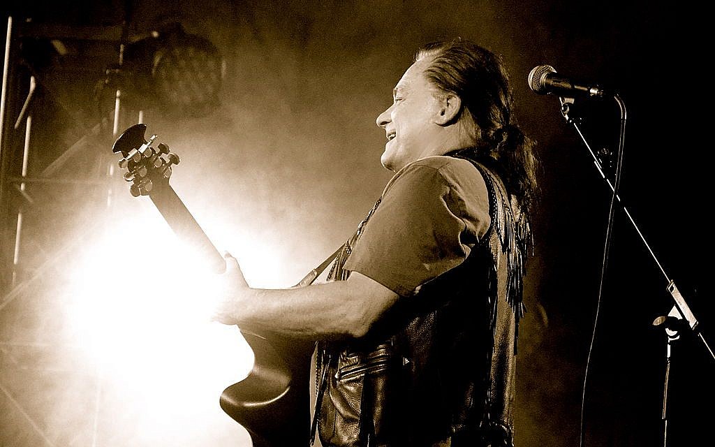 Marty Balin performing live.