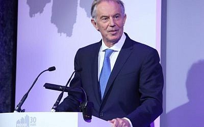 Tony Blair speaking at the HET annual dinner