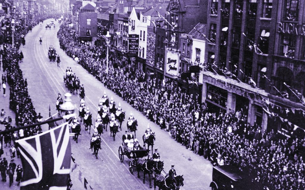 Crowds watch King George V ride through Whitechapel Road in 1935