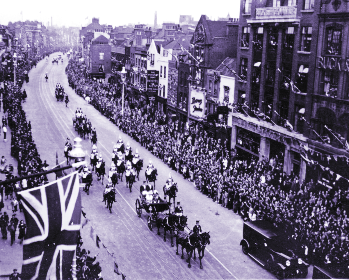 Crowds watch King George V ride through Whitechapel Road in 1935
