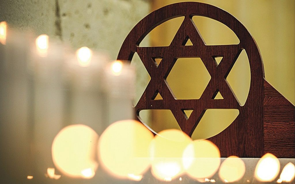 MOSCOW, RUSSIA - OCTOBER 28, 2018: Lit candles at a prayer service at the Moscow Jewish Community Centre for the victims of the 27 October 2018 shooting attack on a synagogue in Pittsburgh, United States. Mikhail Tereshchenko/TASS