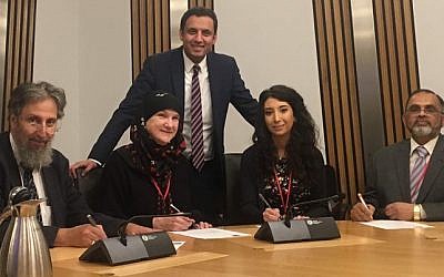 SCoJeC director Ephraim Borowski (left) signed the document backing greater co-operation with the Muslim community in Scotland
