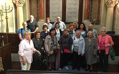 Visiting the Shaaré Tikvah Synagogue, Lisbon