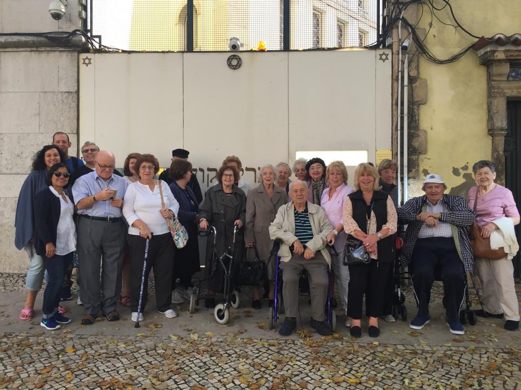 Visiting the Shaaré Tikvah Synagogue, Lisbon