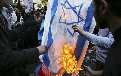 Demonstrators burn representations of Israeli and the U.S. flags during a rally in front of the former U.S. Embassy in Tehran (AP Photo/Vahid Salemi) (November 2018)