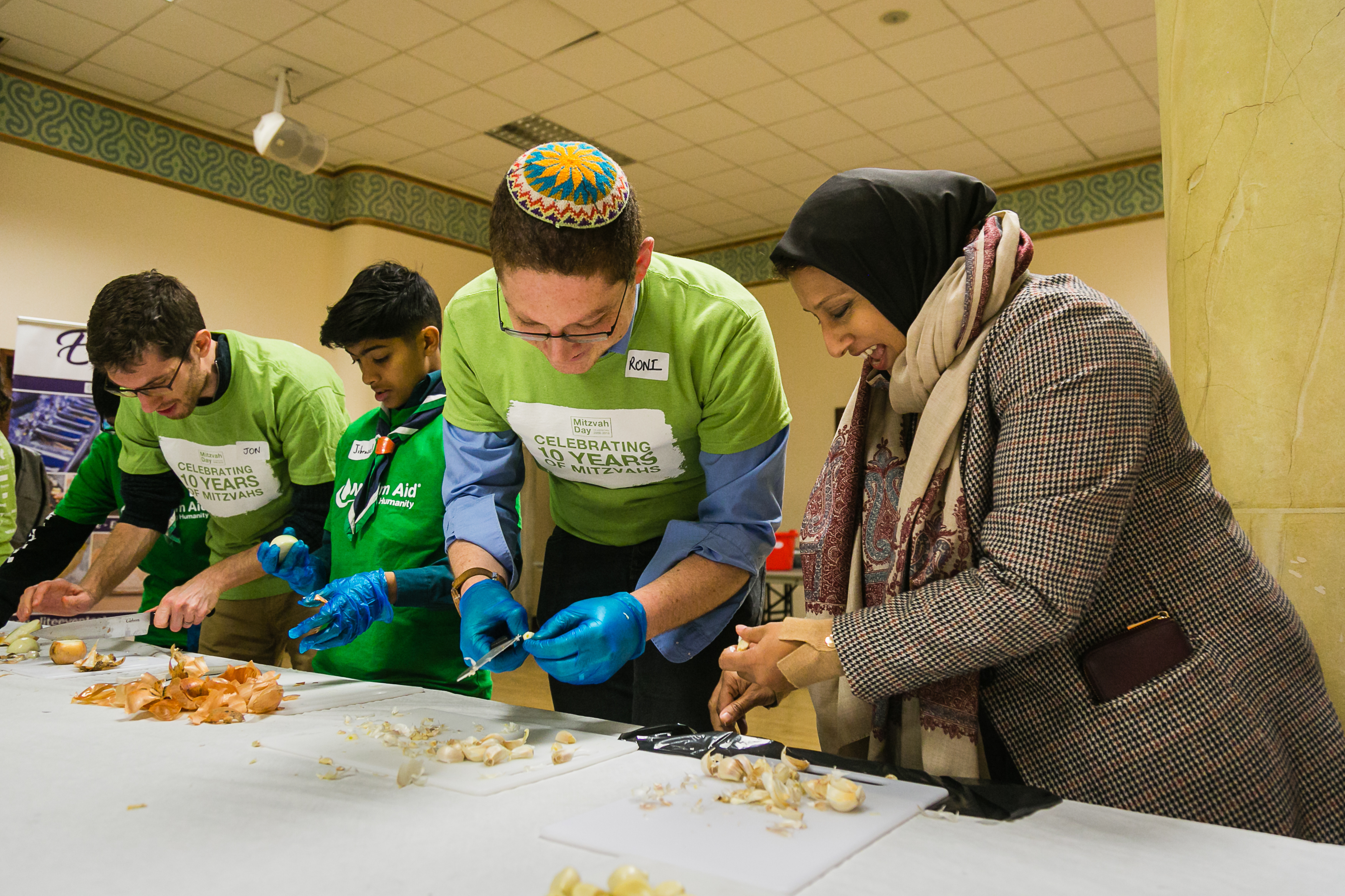 More than 1,000 portions of chicken soup were made at East London Mosque for Mitzvah Day 2018! Photo credit: Yakir Zur