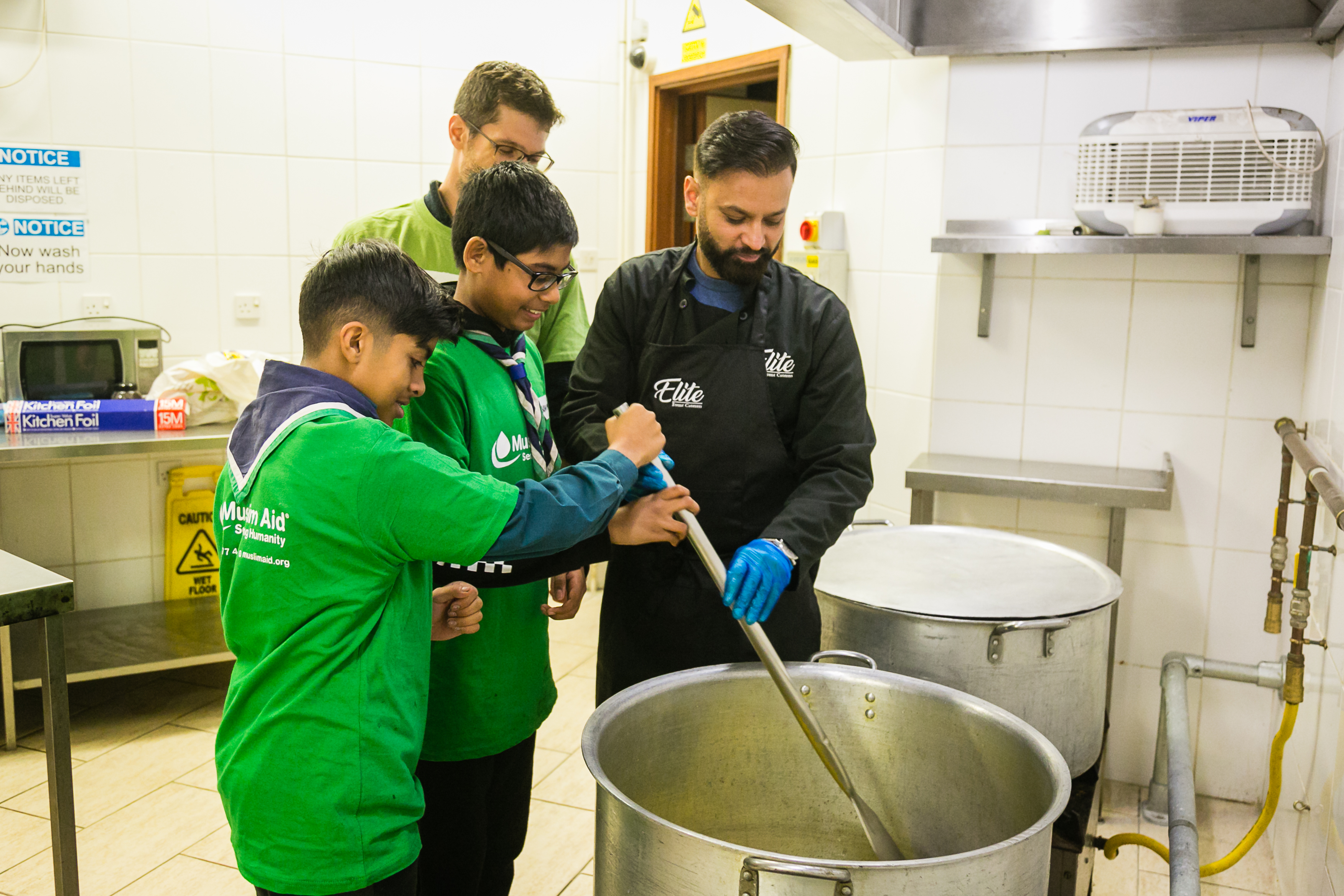 More than 1,000 portions of chicken soup were made at East London Mosque for Mitzvah Day 2018! Photo credit: Yakir Zur