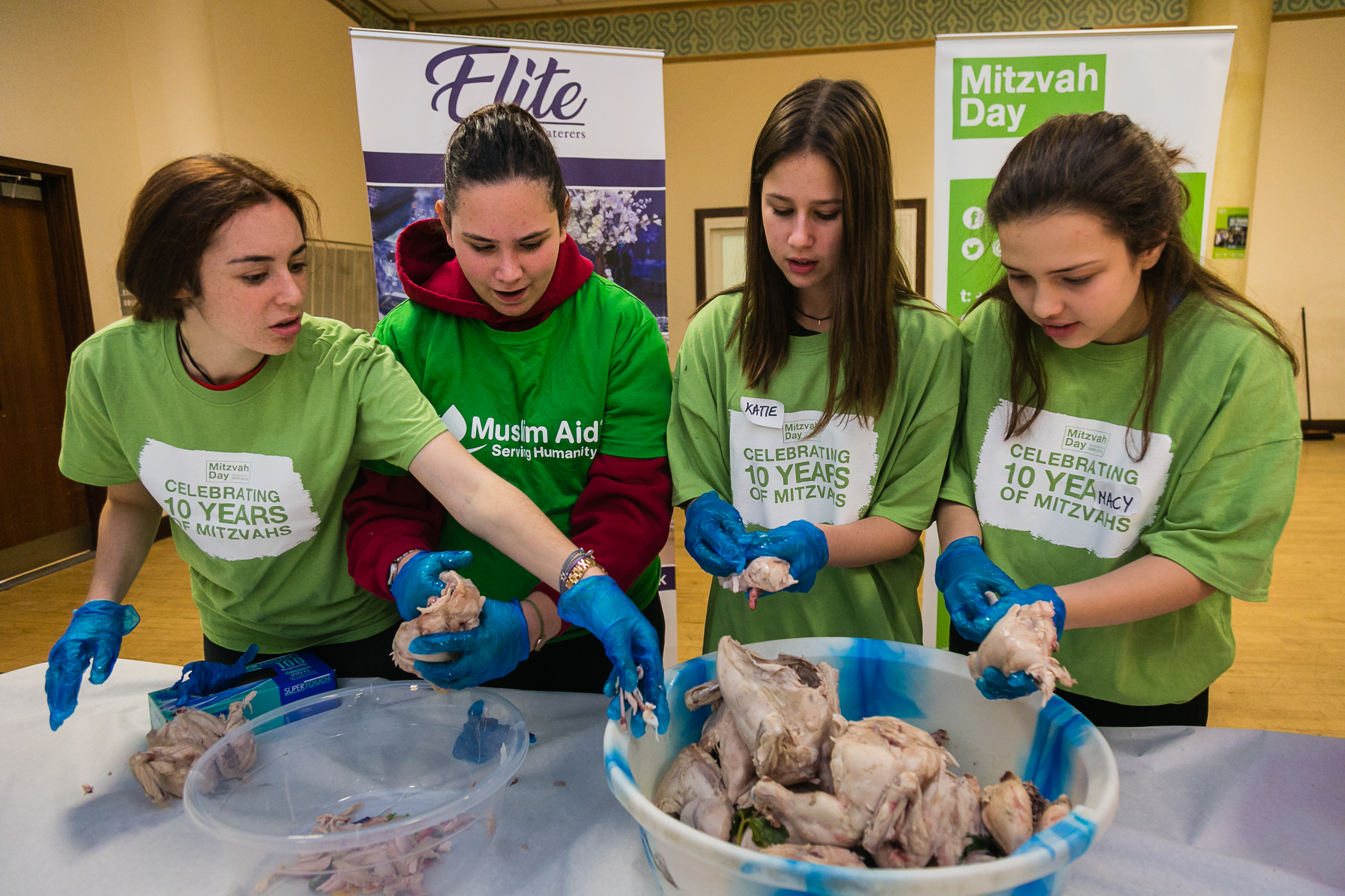 More than 1,000 portions of chicken soup were made at East London Mosque for Mitzvah Day 2018! Photo credit: Yakir Zur