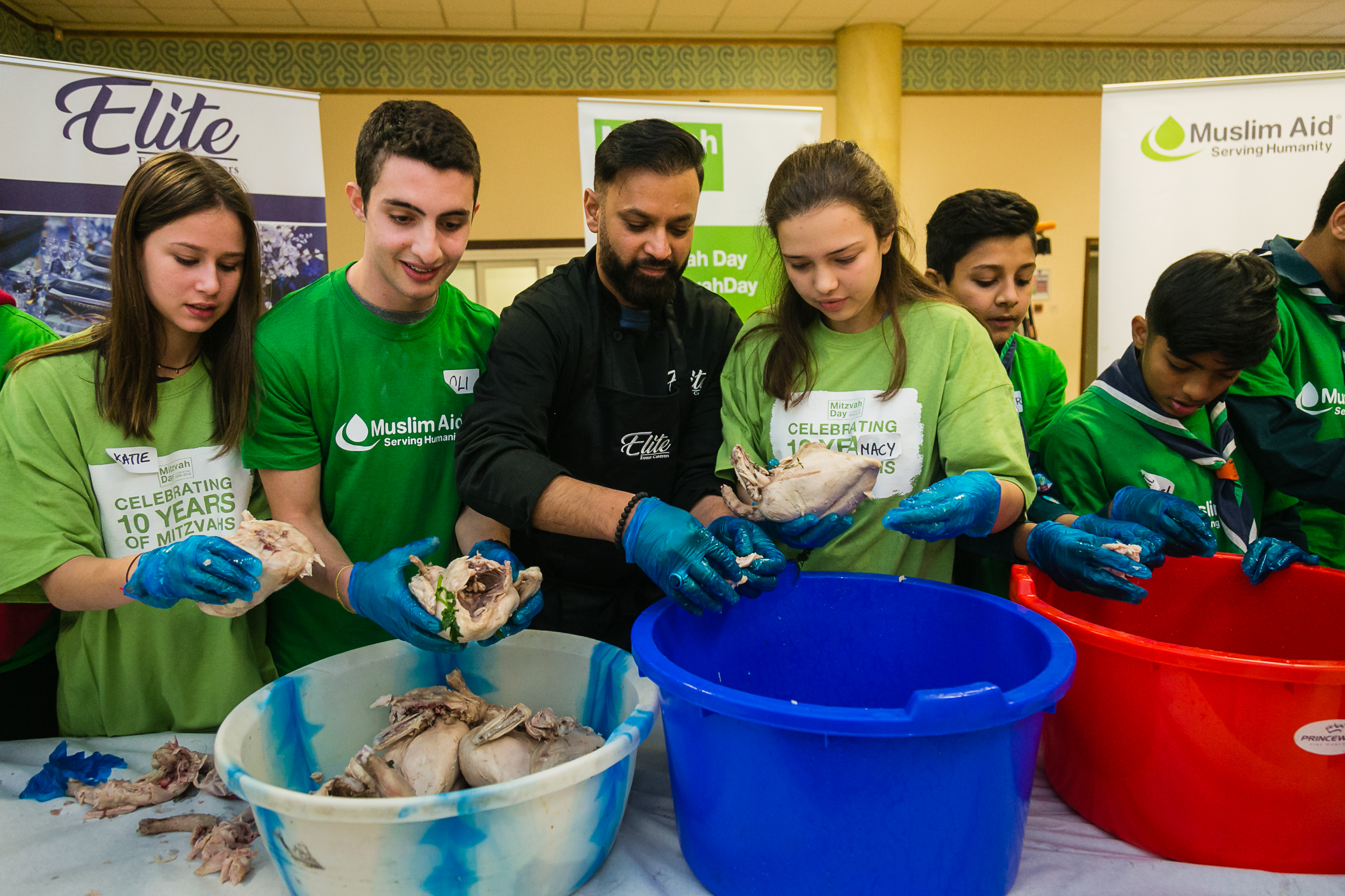 More than 1,000 portions of chicken soup were made at East London Mosque for Mitzvah Day 2018! Photo credit: Yakir Zur