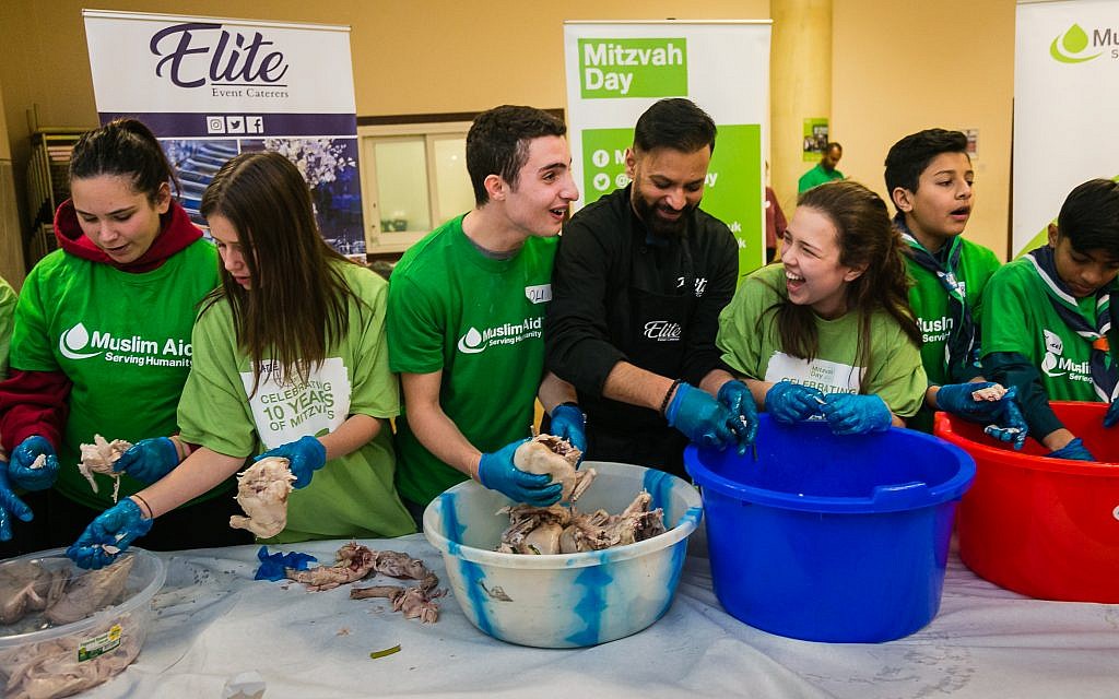 More than 1,000 portions of chicken soup were made at East London Mosque for Mitzvah Day 2018! Photo credit: Yakir Zur