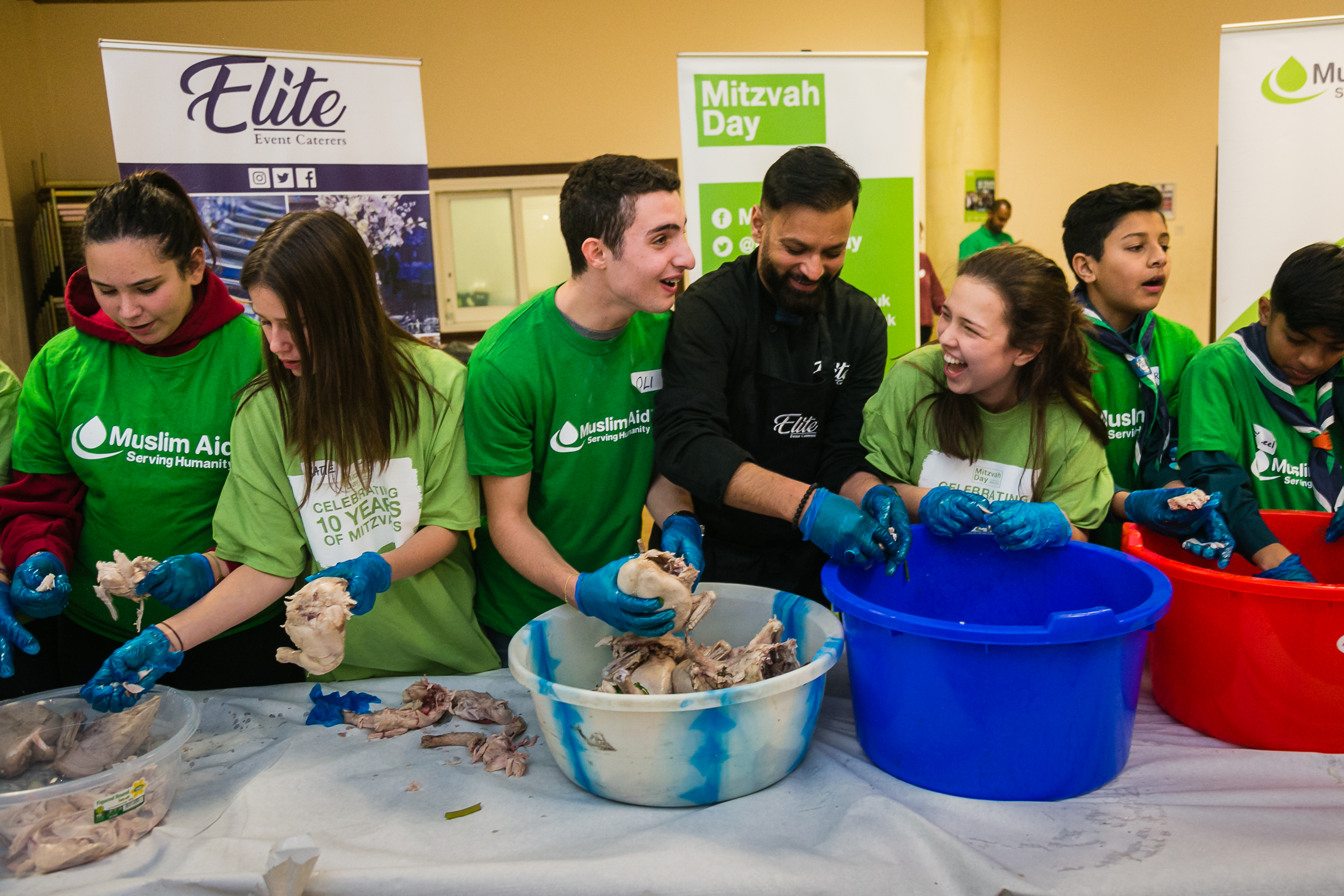More than 1,000 portions of chicken soup were made at East London Mosque for Mitzvah Day 2018! Photo credit: Yakir Zur