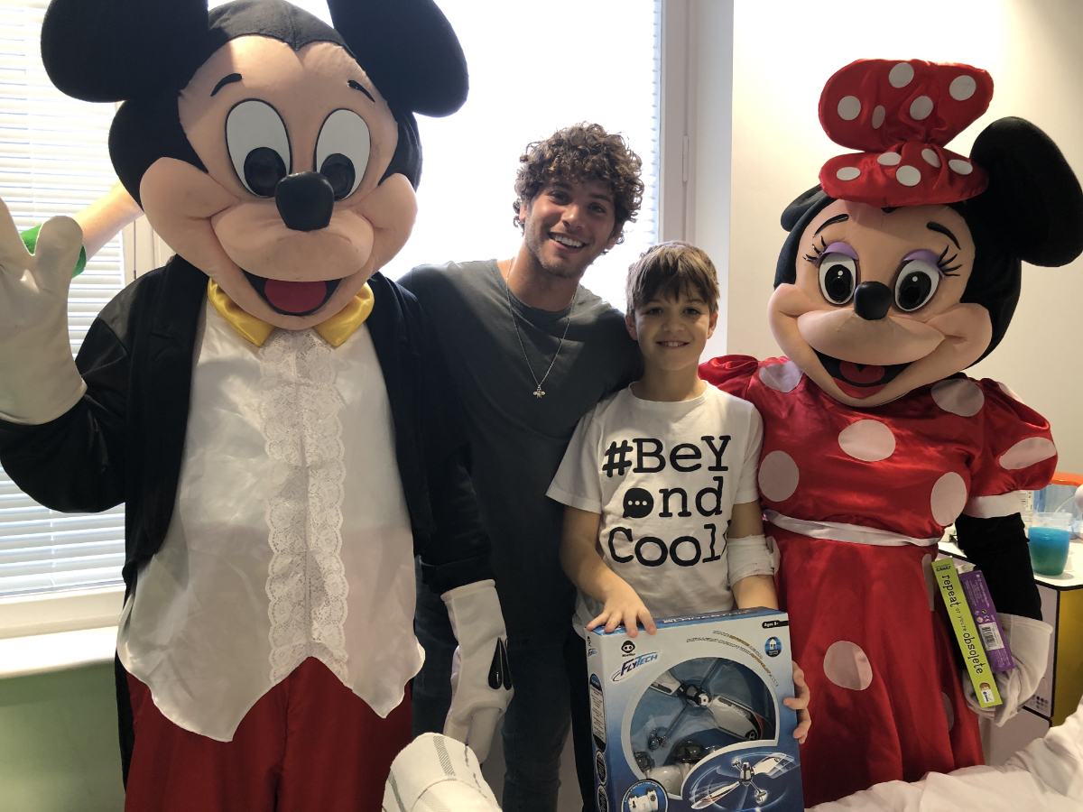 Love Island's Eyal Booker with Camp Simcha at the Royal Free for the charity's Toy Drive! Here he meets Zac Robinson, 11