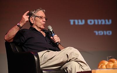 (FILE) - Israeli author Amos Oz speaks at Tel Aviv Museum , 4 October 2013 (reissued 28 December 2018). The award-winning Israeli writer Amos Oz died at the age of 79 after suffering from cancer on 28 December 2018. Photo by: Gideon Markowicz-JINIPIX