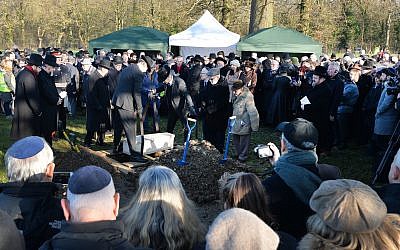 A coffin with the remains of six unknown Jews murdered at Auschwitz, being buried at the United Synagogue's New Cemetery in Bushey. Photo credit should read: John Stillwell/PA Wire