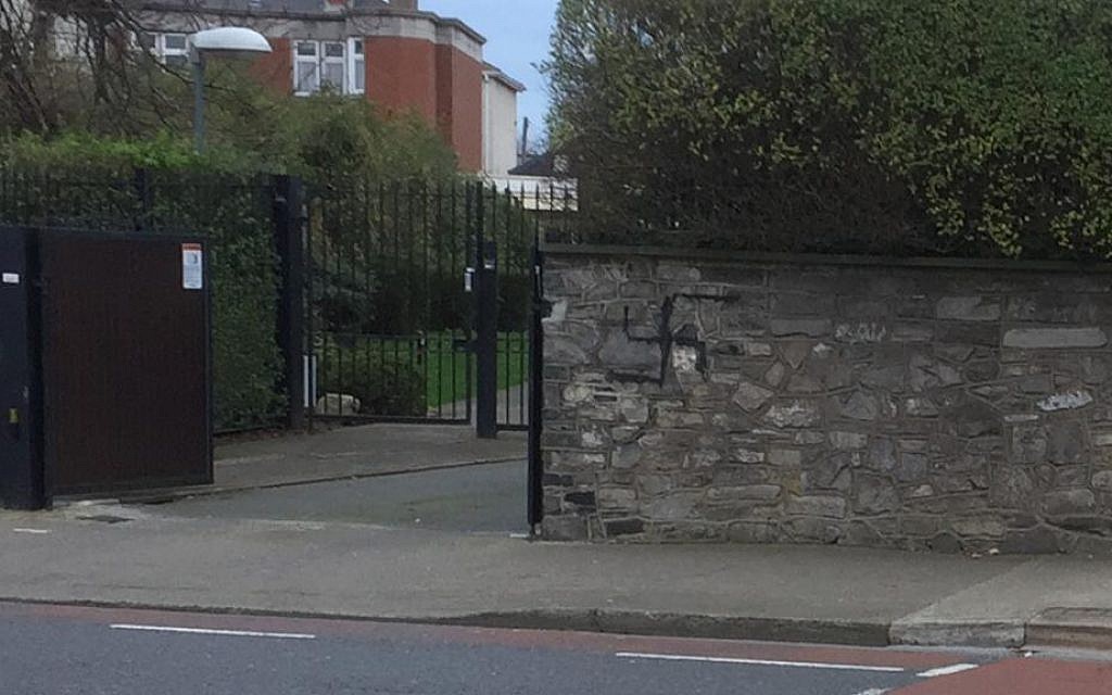 Swastika pictured on the outside of the synagogue. Source: Coordination Forum for Countering Antisemitism