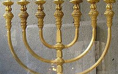 A reconstruction of the Menorah of the Temple created by the Temple Institute (Wikipedia/Author: The Temple Institute, Jewish Quarter, Jerusalem.)