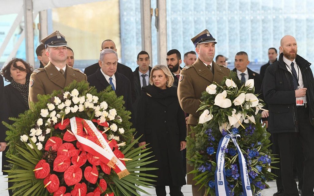 Prime Minister Netanyahu and US VP Mike Pence signed the guestbook at the adjacent Museum of the History of Polish Jews, during the Israeli leader's visit to Poland. (Israeli PM on Twitter)