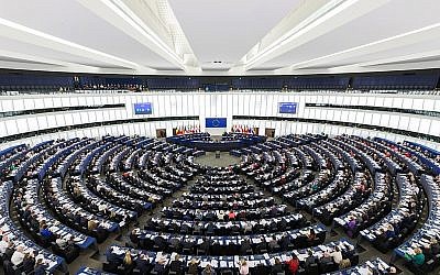 EU Parliament's hemicycle during a plenary session in Strasbourg. (Wikimedia/Photo by DAVID ILIFF. License: CC-BY-SA 3.0)