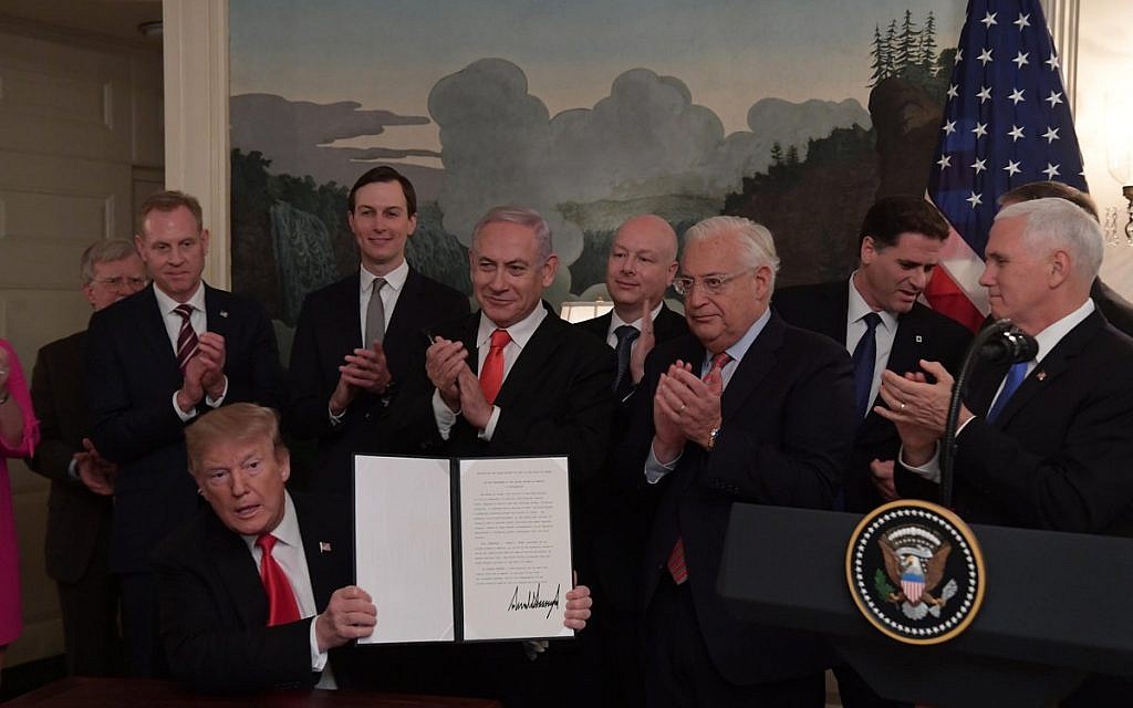 President Trump and Bibi Netanyahu after the signing of the proclamation recognising the Golan as being under Israeli sovereignty. (@IsraeliPM on Twitter)