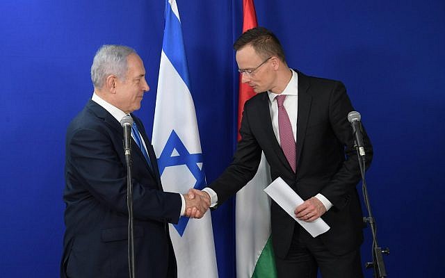 Benjamin Netanyahu with Hungary's foreign minister foreign Minister Peter Szijjarto at the dedication ceremony