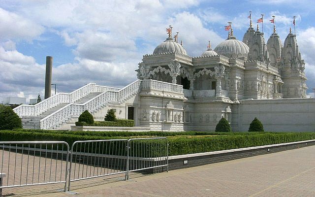 BAPS Shri Swaminarayan Mandir London is the largest Hindu temple of England, in Neasden. (Credit: Mark Ahsmann/Wikipedia)