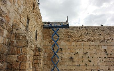 Cherry picker checking the Western Wall structure