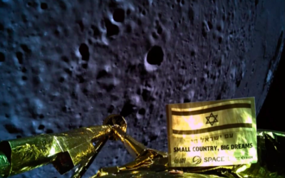 The last shot Beresheet sent of landing before crashing onto the moon's surface. (Youtube screenshot via Times of Israel)