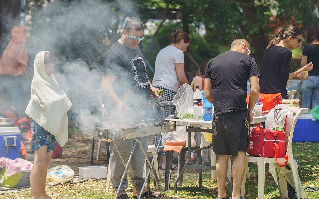 Israelis barbecue during the celebrations of the 71st Independence Day in the northern city of Kiryat Shmona, May 9, 2019. Photo by: JINIPIX