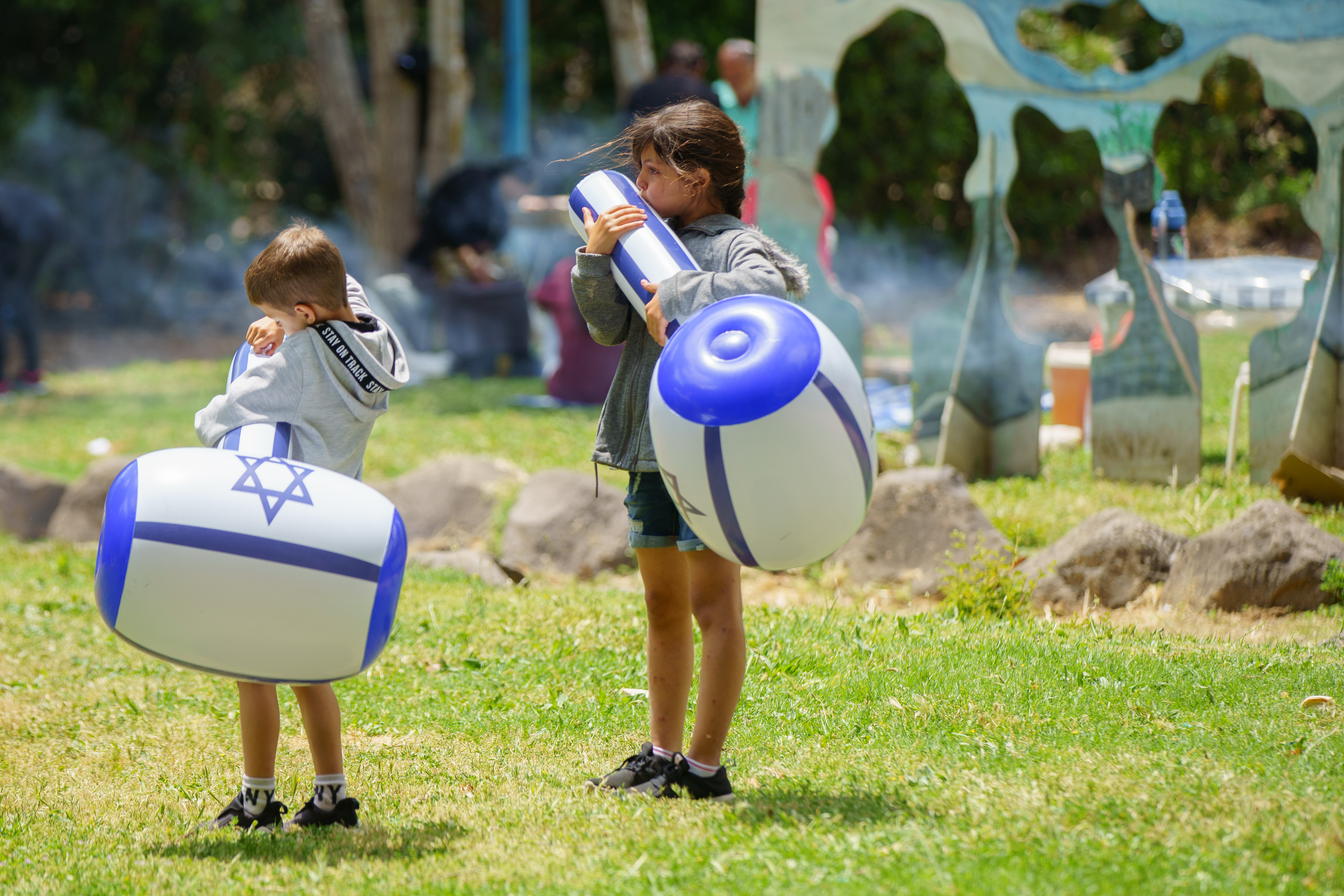 Israelis play with baloons during the celebrations of the 71st Independence Day in the northern city of Kiryat Shmona, May 9, 2019. Photo by: JINIPIX