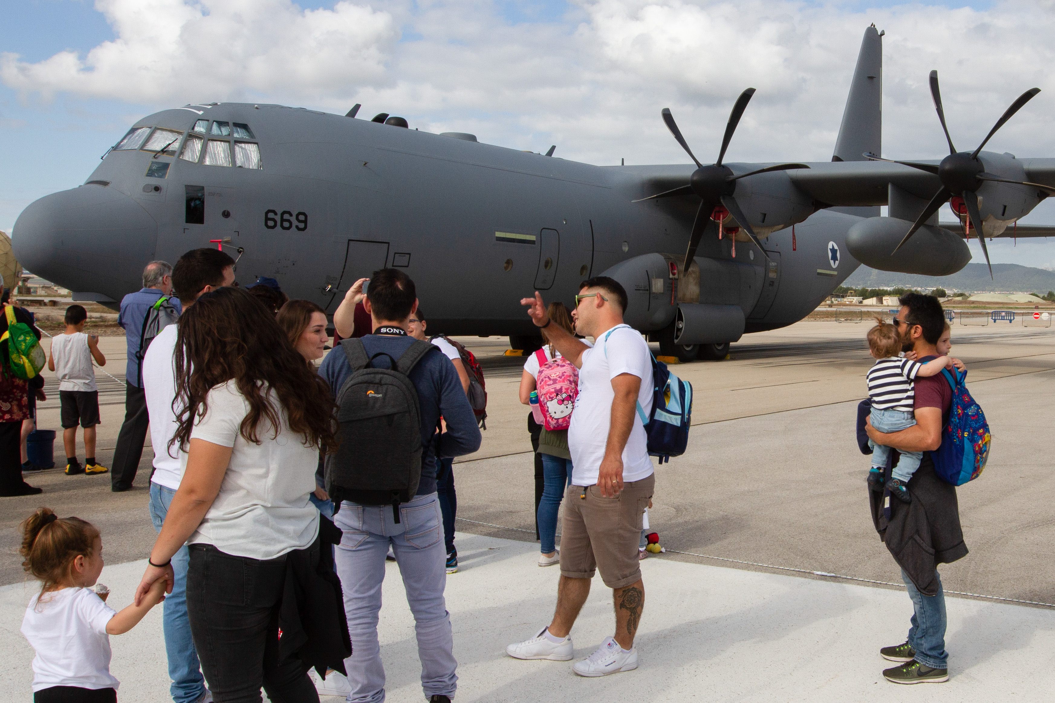 Israeli families at the Israel Air Force show at the Ramat David base in northern Israel at the 71st Independence Day celebration near Kiryat Shmona, May 9, 2019. Photo: JINIPIX