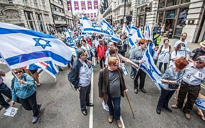 Luke Akehurst (centre) leads a We Believe In Israel rally