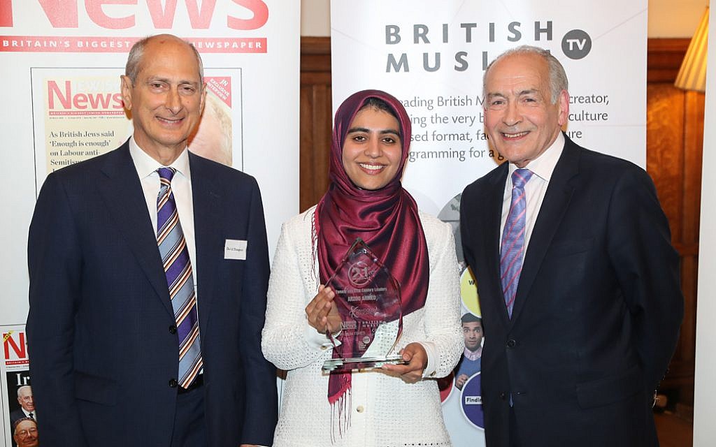 Arzoo Ahmed receiving her award at the Interfaith 21 for 21 ceremony. (Marc Morris Photography)