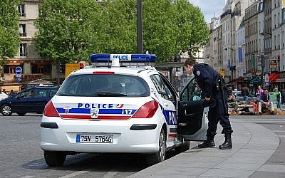 Police car in Paris (Credit: Andre Bulber, Flickr)