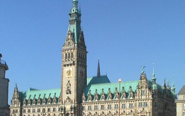 Hamburg city hall (Credit: Abubiju, Wikipedia)
