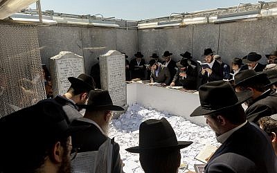 Thousands of Chabad Lubavitcher Jews, Hasidics, and visitors from around the world make the pilgrimage to the gravesite of the late Rebbe Menachem Mendel Schneerson for his 25th death anniversary. 

Photographer: Mark Abramson/Chabad.org