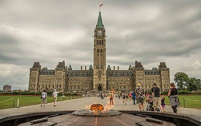 Canadian Parliament (Wikipedia/ Source:	Centre Block and Centennial Flame. Author	Tony Webster - https://www.flickr.com/photos/diversey/14766251442/)